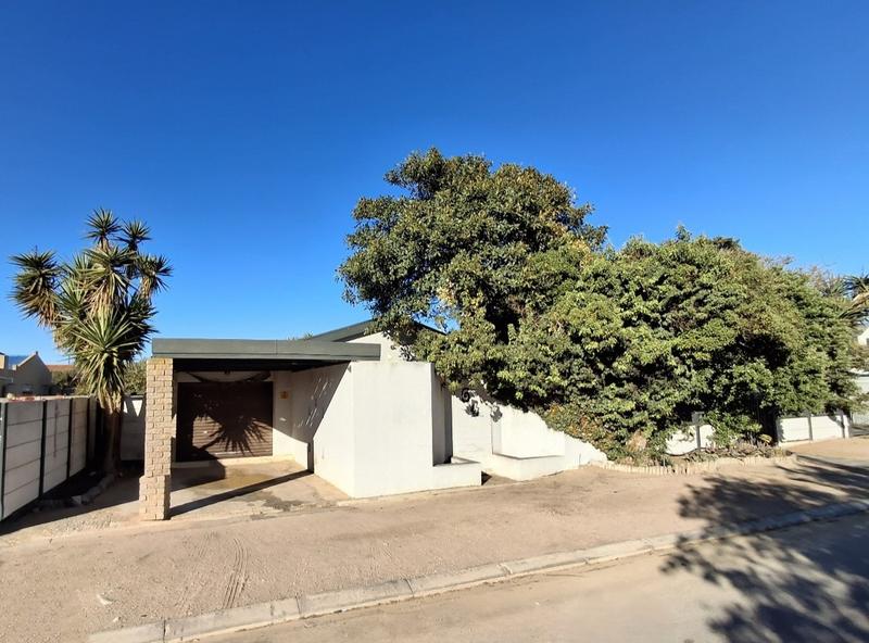 4 Bedroom Property for Sale in Britannia Bay Western Cape